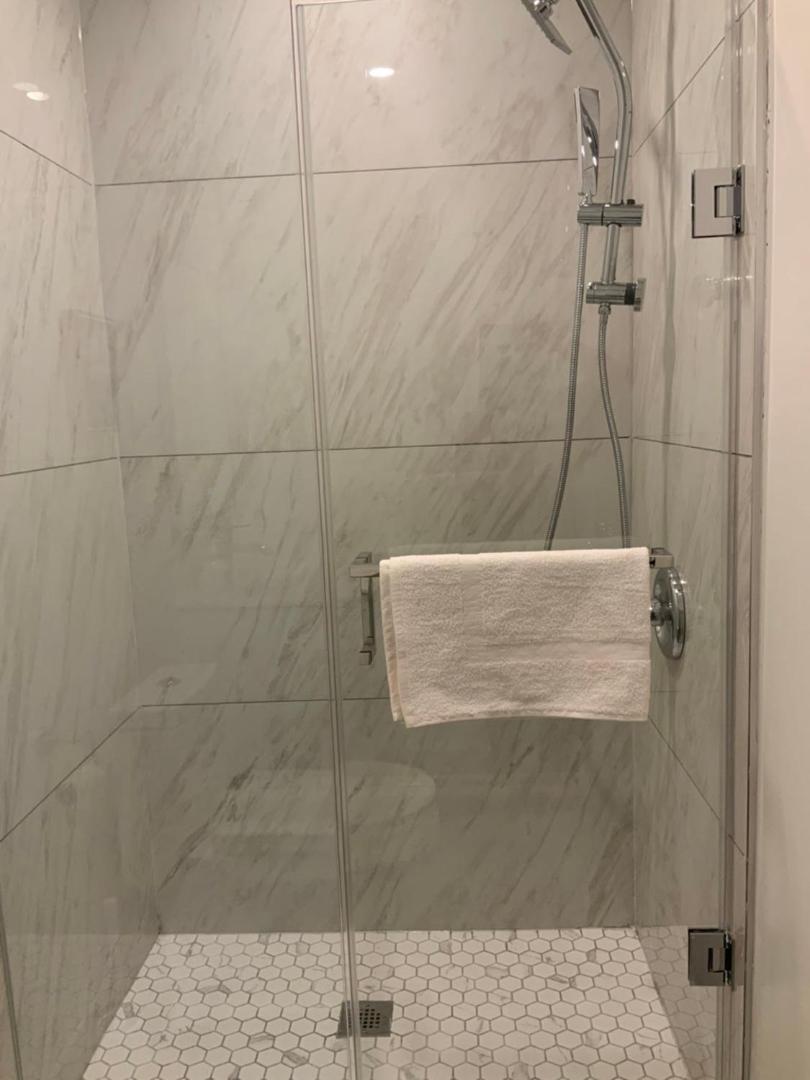 Leaside Garden Guesthouse Торонто Екстериор снимка