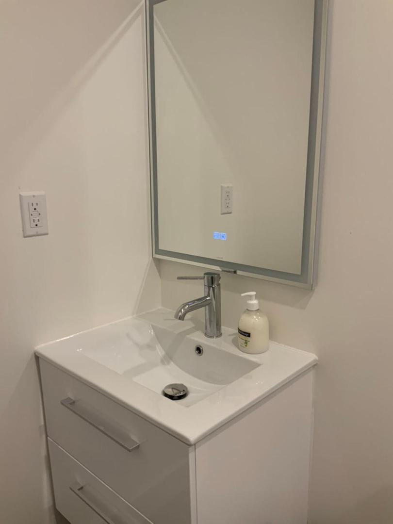 Leaside Garden Guesthouse Торонто Екстериор снимка