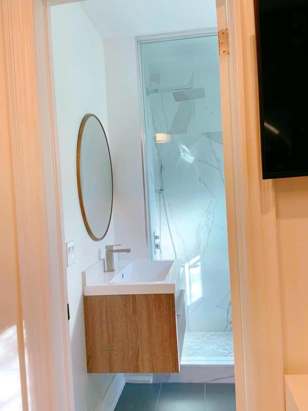 Leaside Garden Guesthouse Торонто Екстериор снимка