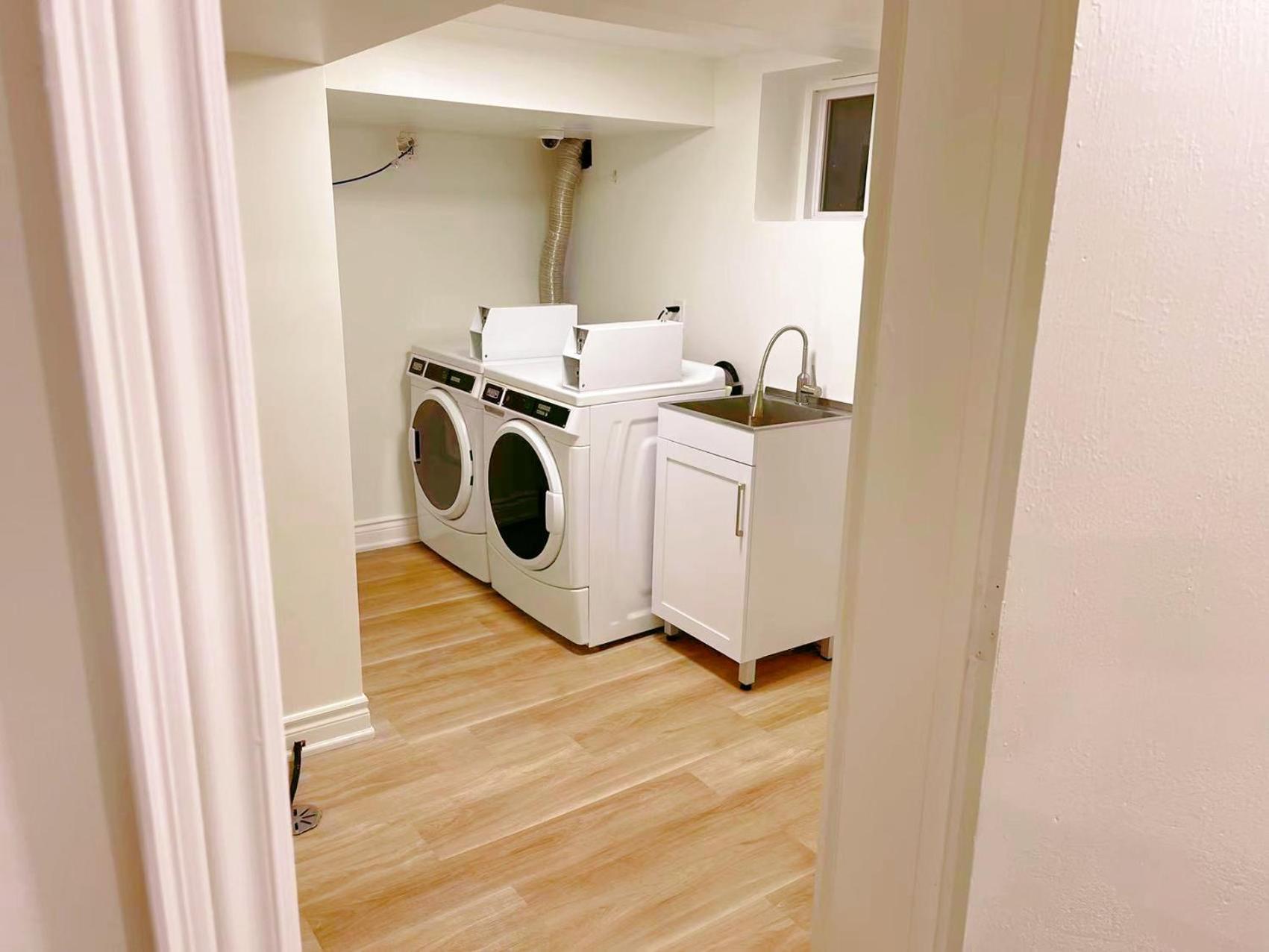 Leaside Garden Guesthouse Торонто Екстериор снимка
