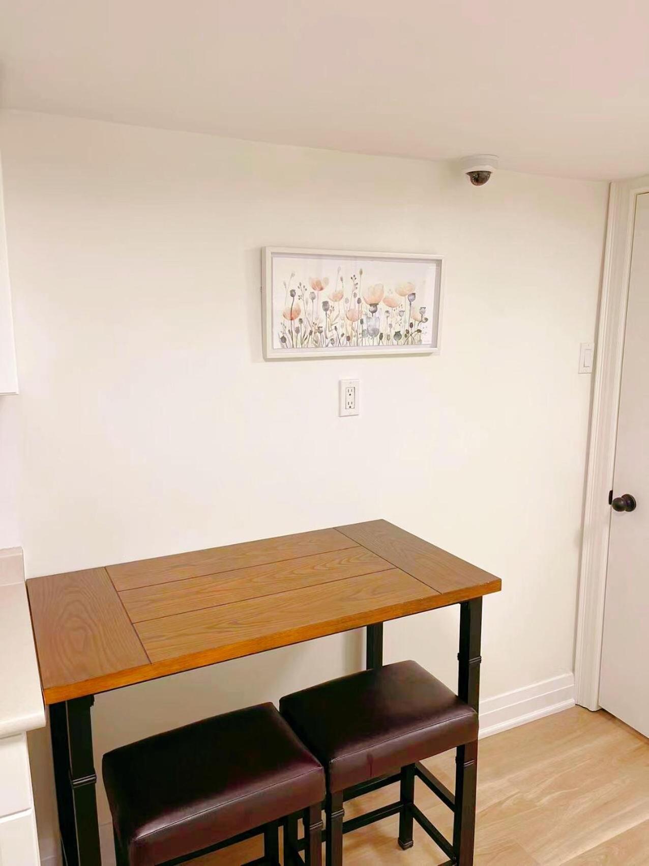 Leaside Garden Guesthouse Торонто Екстериор снимка