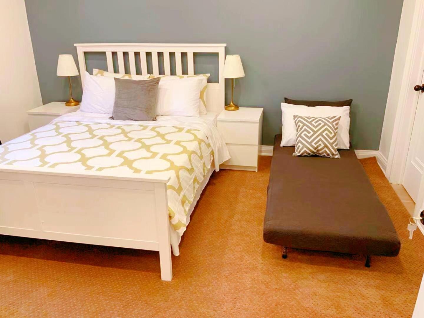 Leaside Garden Guesthouse Торонто Екстериор снимка