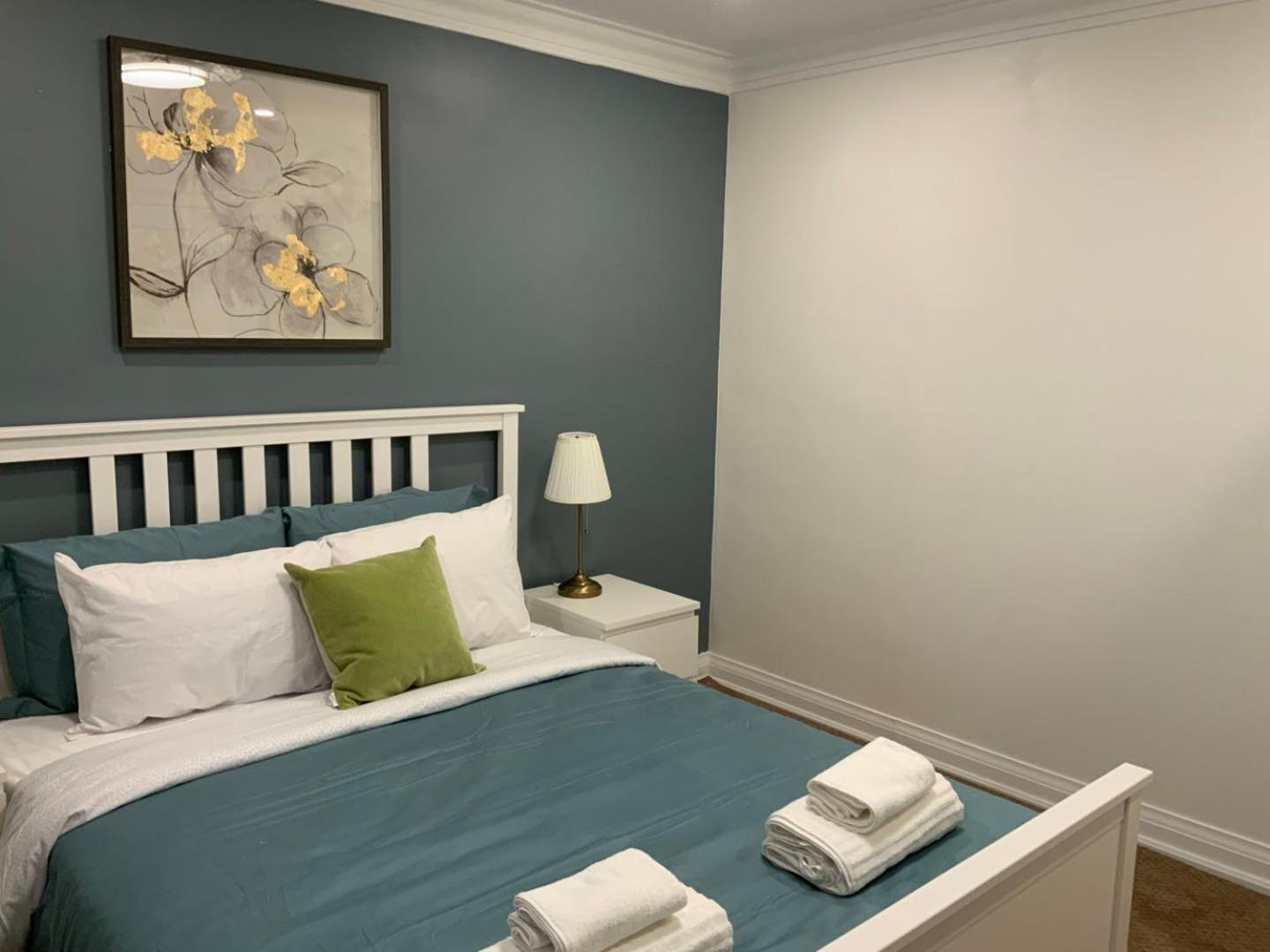 Leaside Garden Guesthouse Торонто Екстериор снимка