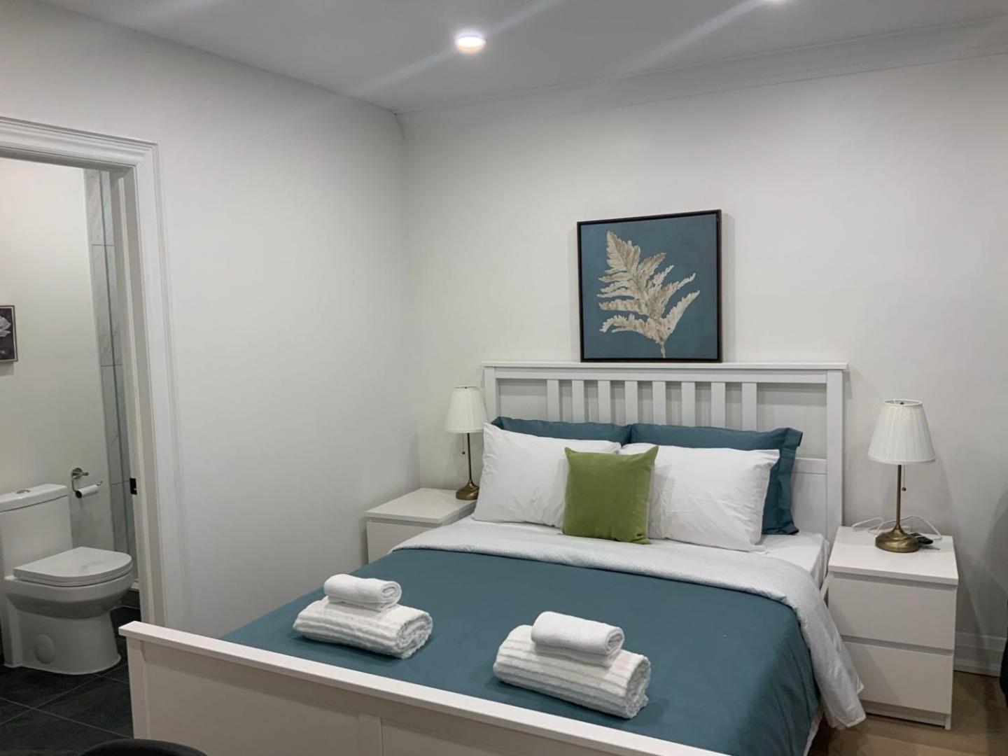 Leaside Garden Guesthouse Торонто Екстериор снимка