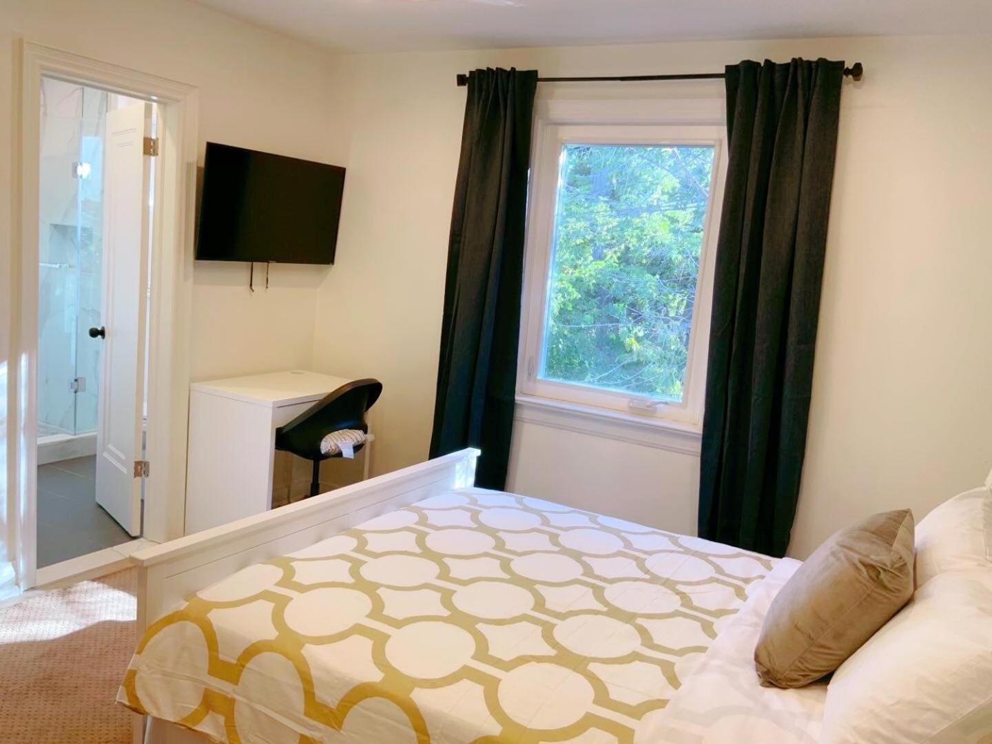 Leaside Garden Guesthouse Торонто Екстериор снимка