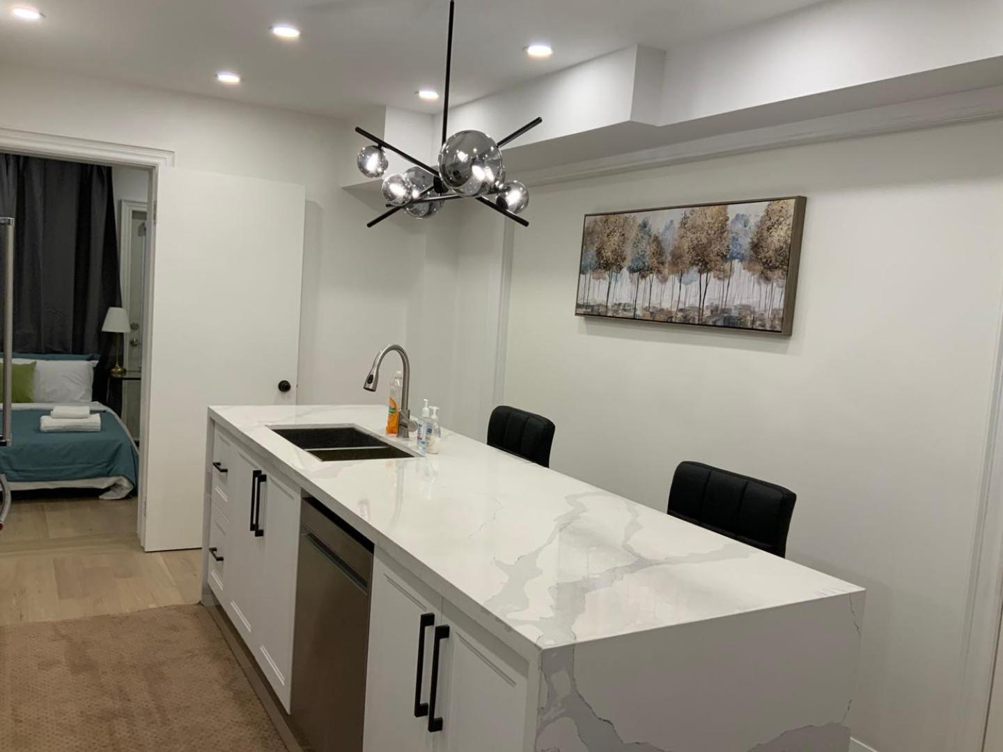 Leaside Garden Guesthouse Торонто Екстериор снимка